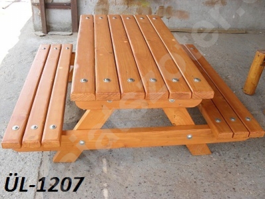 FÜL-1207 Egybeépített asztal padokkal